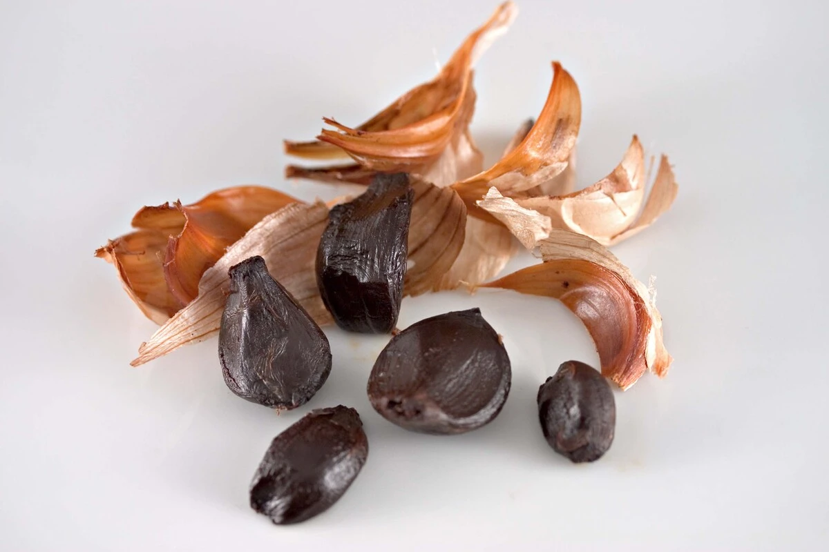 Bawang Hitam: Manfaat Medis, Dosis Aman & Interaksi Obat